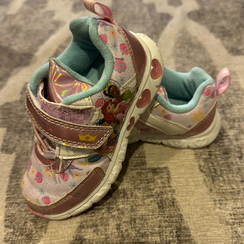 Size 8c Disney princess light up sneakers
